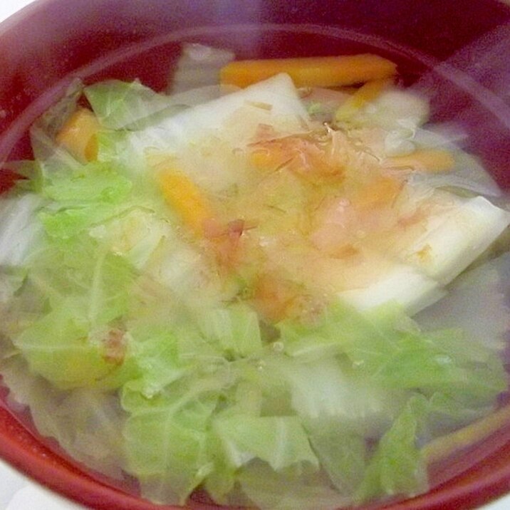 昆布茶で簡単♪白菜とにんじんのお吸い物